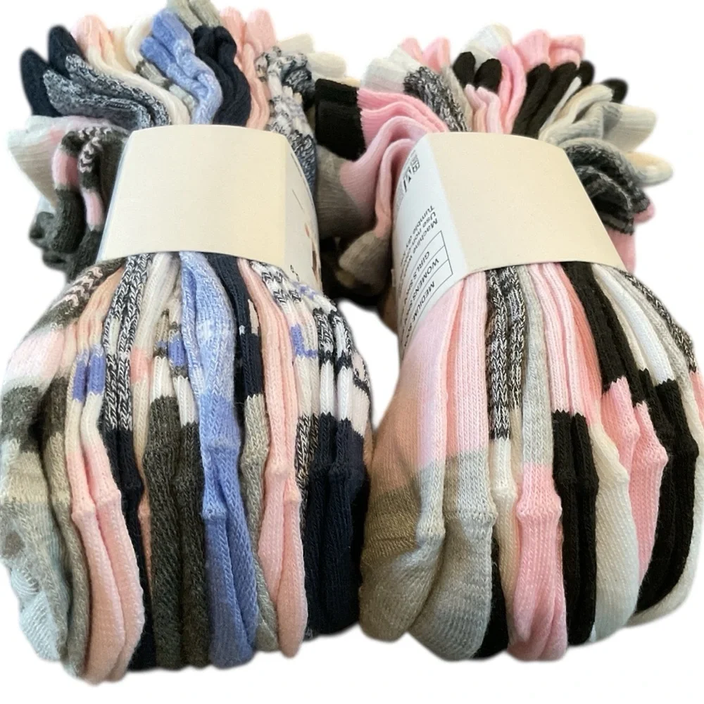 - 🌸20 Pairs Ladies NWT No Shows
